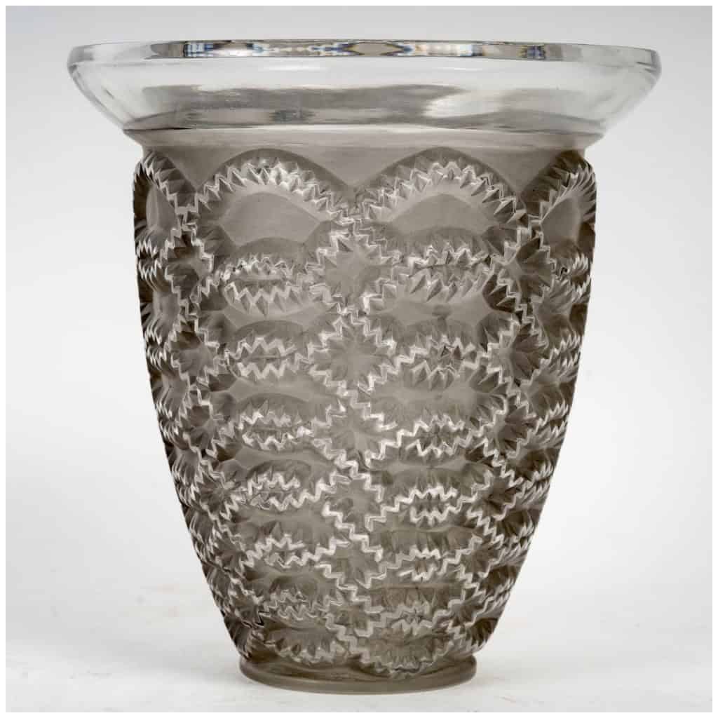 1935 René Lalique – Vase Garlands White Glass Patinated Gray 4