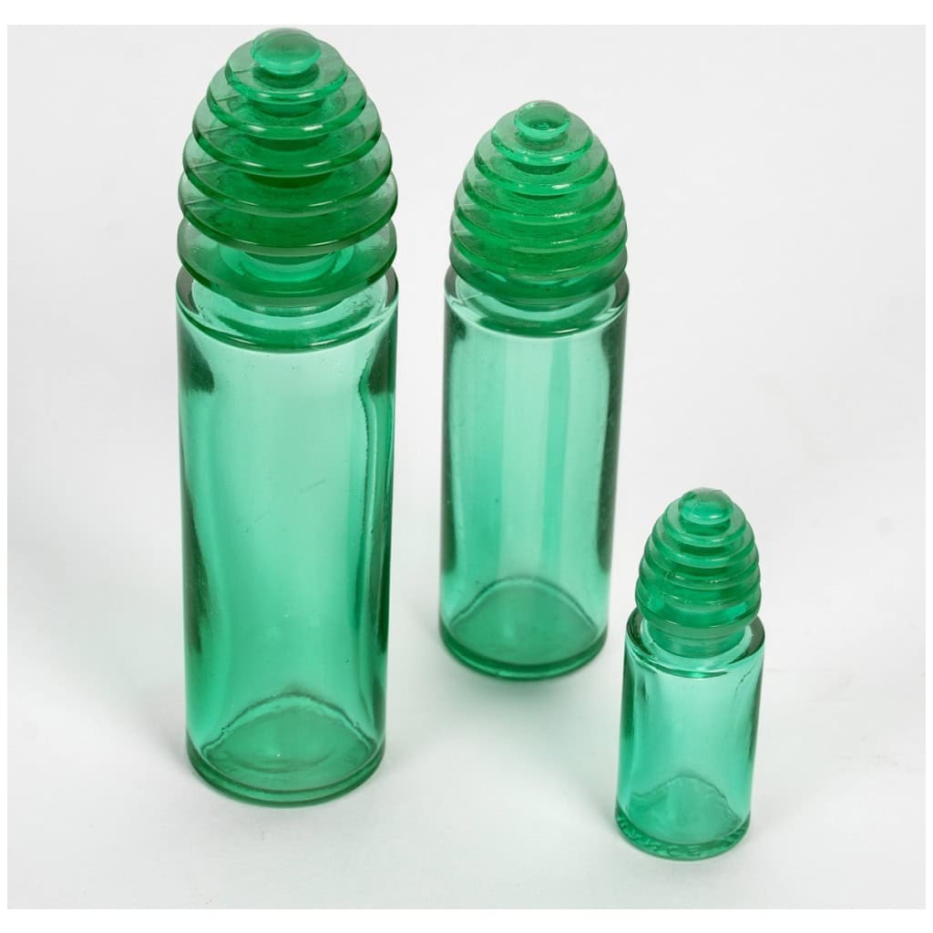 1929 René Lalique – Suite Of 3 Sans Adieu Emerald Green Glass Bottles For Worth 4