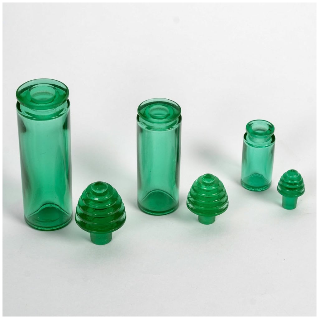 1929 René Lalique – Suite Of 3 Sans Adieu Emerald Green Glass Bottles For Worth 5