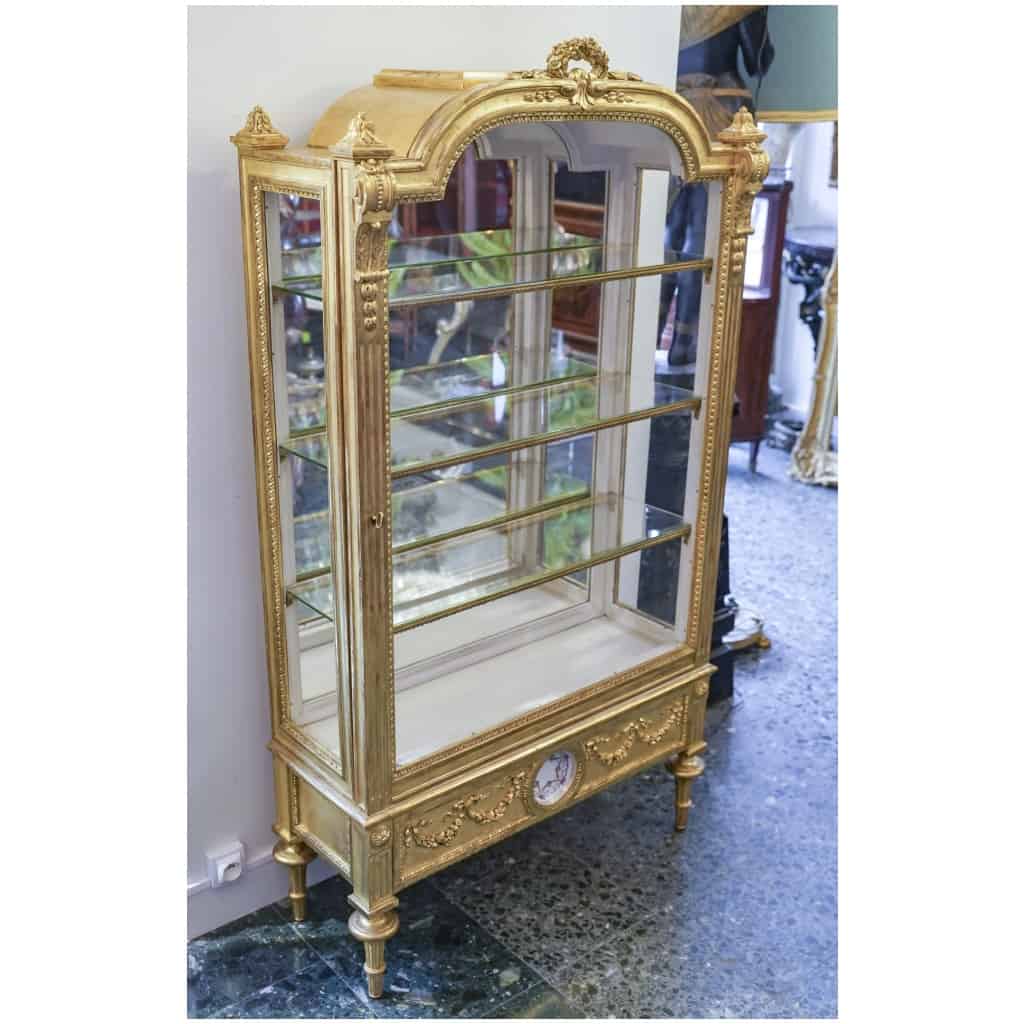 Vitrine De Style Louis XVI, d’époque NIII, En Bois Sculpté, Doré à La Feuille D’or. 4