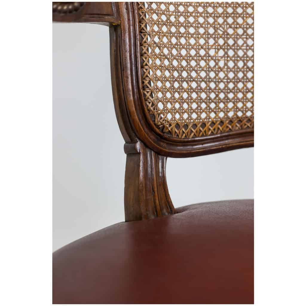 Paire de fauteuils « cabriolet » en noyer et cannage. Époque Louis XV. LS5209325 11
