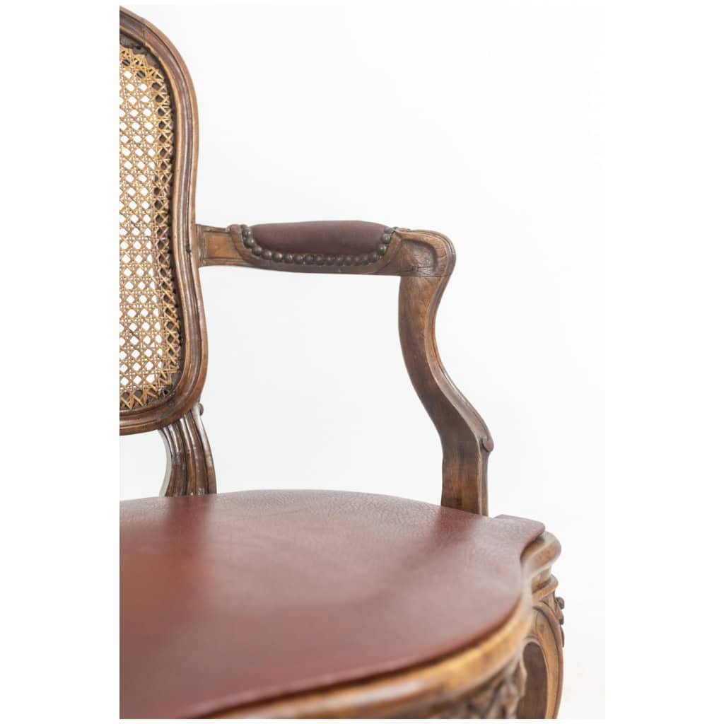 Paire de fauteuils « cabriolet » en noyer et cannage. Époque Louis XV. LS5209325 15