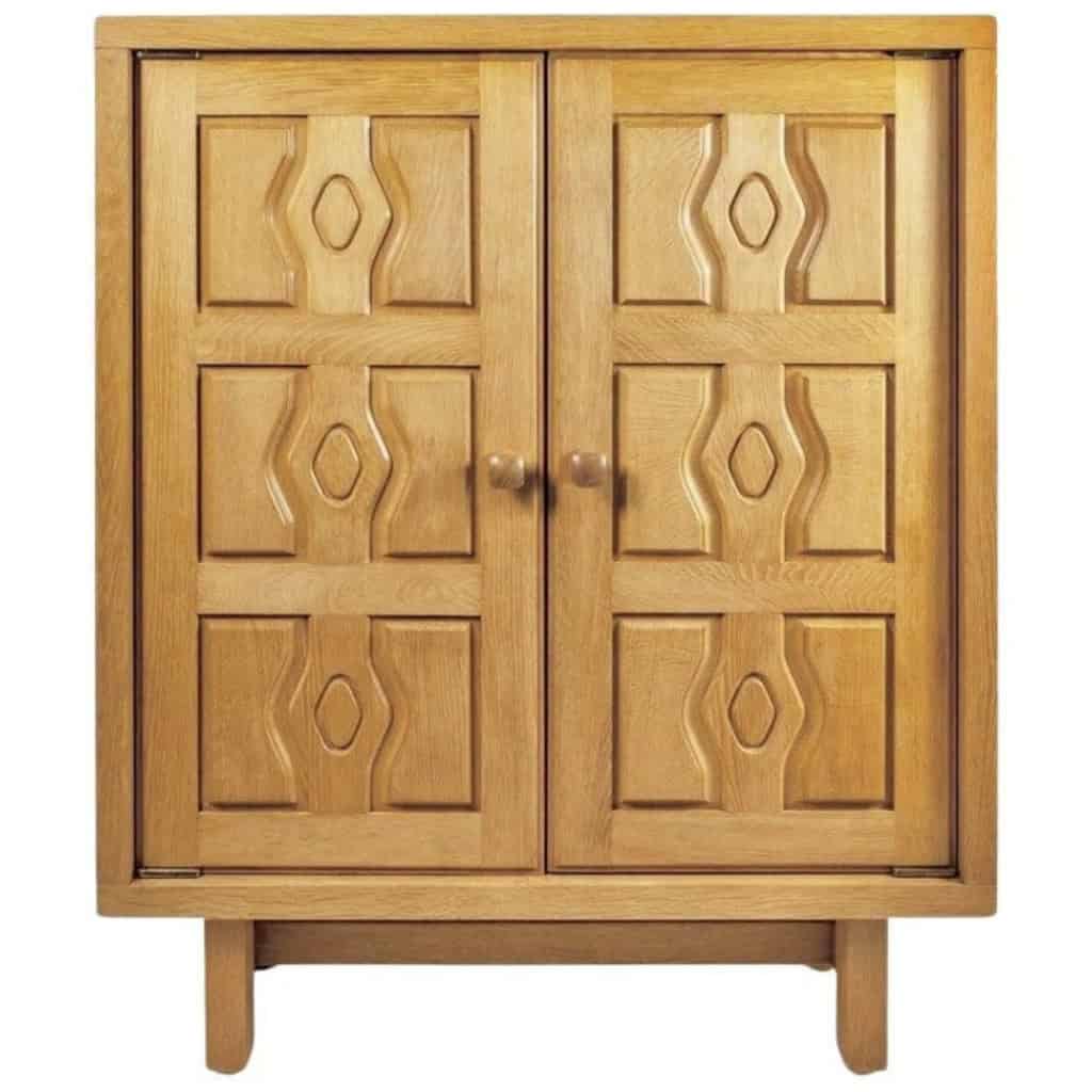1950 Armoire basse en chêne massif par Guillerme et Chambron 3