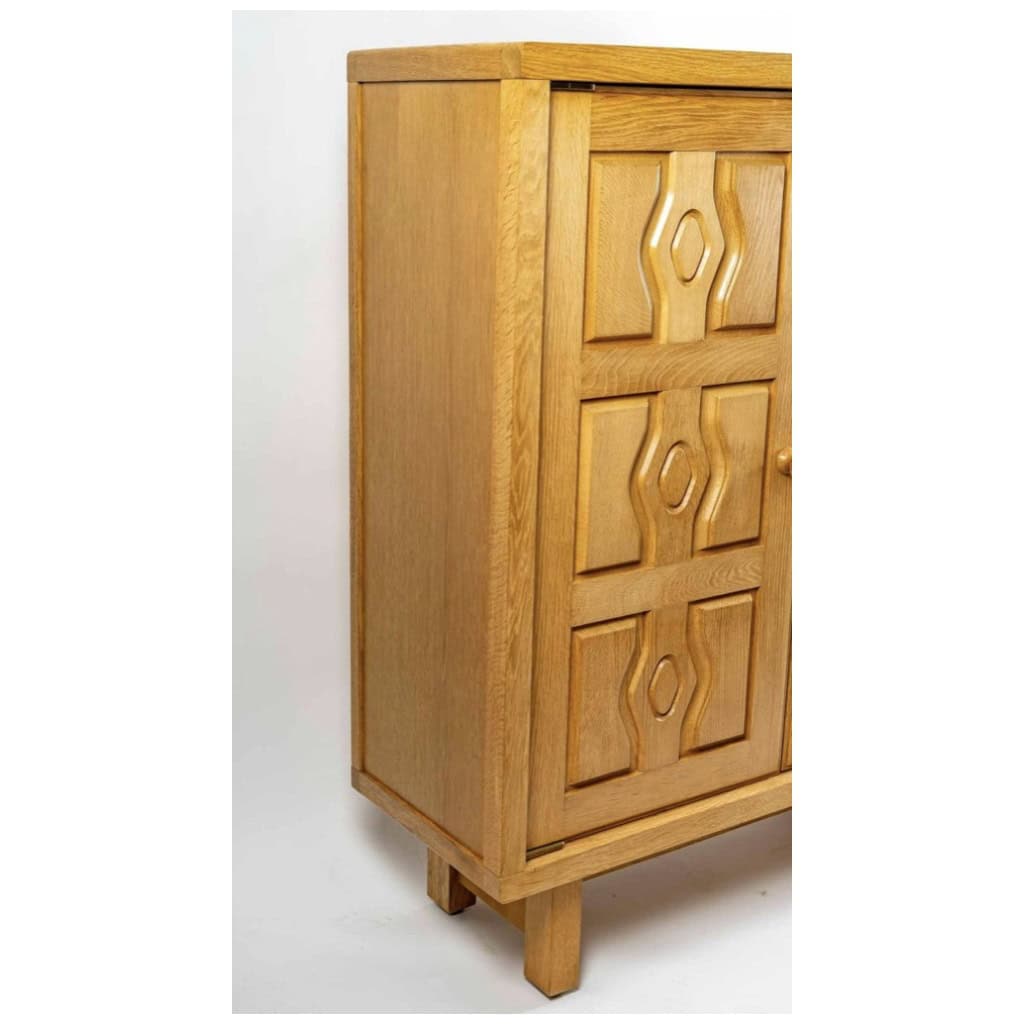 1950 Armoire basse en chêne massif par Guillerme et Chambron 7