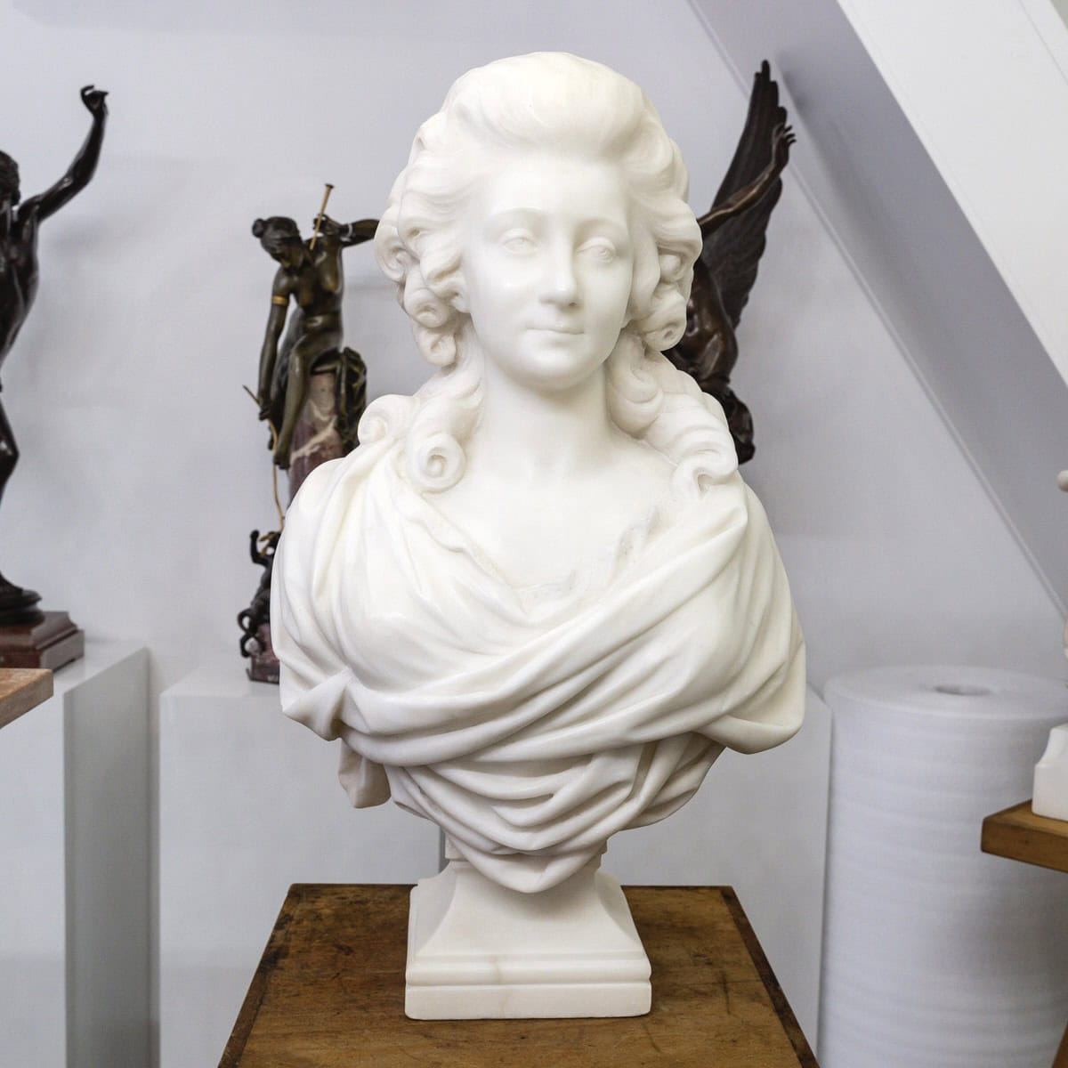 White Carrara Marble Bust “Madame De Pompadour”, Guglielmo Pugi (1850-1915)