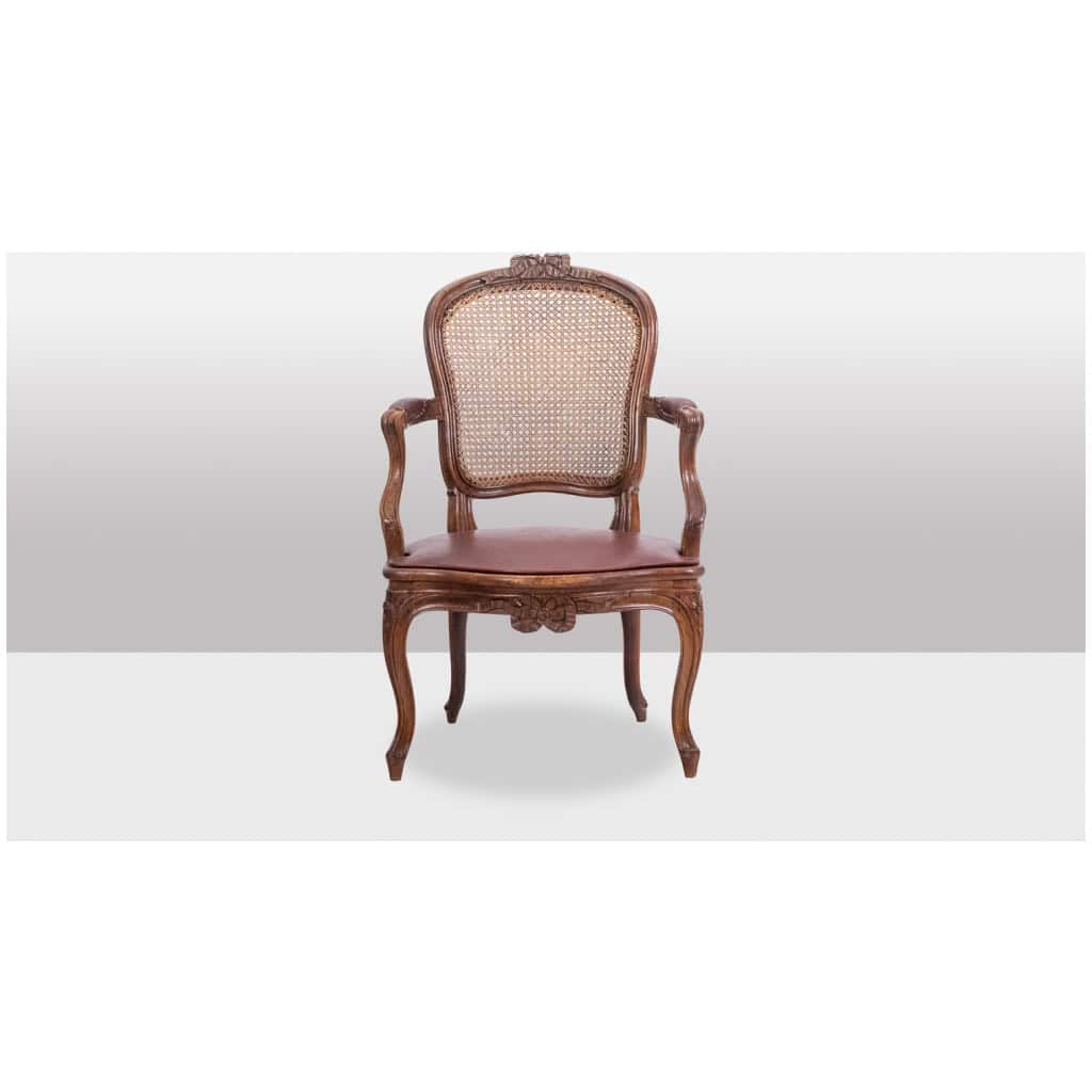 Paire de fauteuils « cabriolet » en noyer et cannage. Époque Louis XV. LS5209325 4