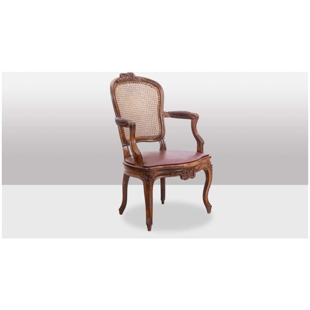 Paire de fauteuils « cabriolet » en noyer et cannage. Époque Louis XV. LS5209325 5