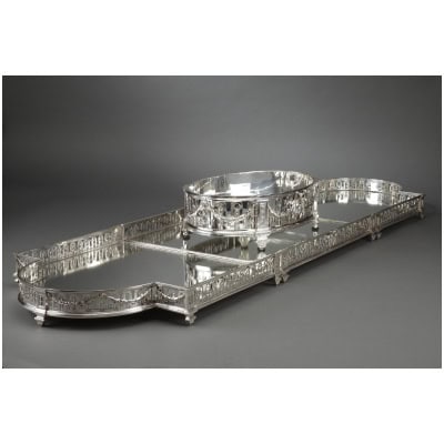 ORFÈVRE QUEILLE – SURTOUT DE TABLE ET SA JARDINIÈRE EN ARGENT MASSIF XIXÈ