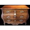 Commode XVIIIè siècle du Quercy d’époque Louis XV en noyer ouvrant par 3 tiroirs 17