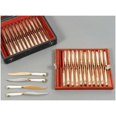 ORFEVRE FROMENT MEURICE – COFFRET DE 48 COUTEAUX NACRE ET VERMEIL XIXe