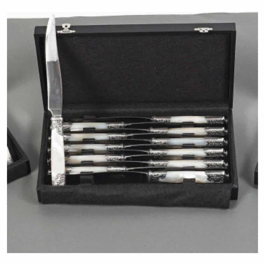 ORFÈVRE MERITE – ENSEMBLE DE 36 COUTEAUX EN NACRE ET ARGENT FIN XIXE 4