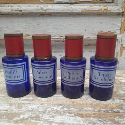 Petits flacons de pharmacie, verre soufflé bleu cobalt, fin XIXème