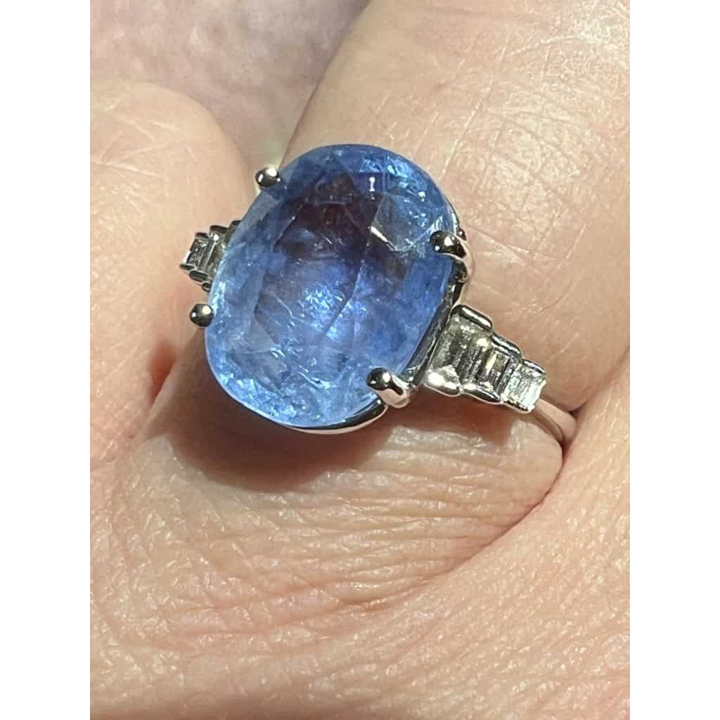 6,54 Carat Natural Ceylon Sapphire Ring Set With Baguette Diamonds 4