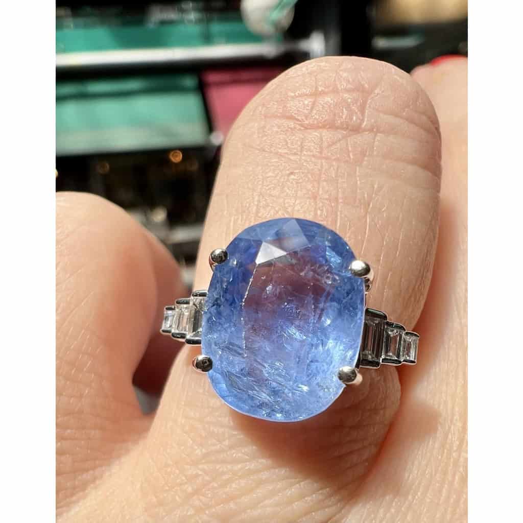 6,54 Carat Natural Ceylon Sapphire Ring Set With Baguette Diamonds 7