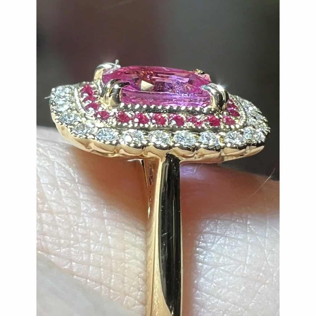 Bague Saphir rose 1.31 carat environ entouré pavage diamants et saphirs roses 6