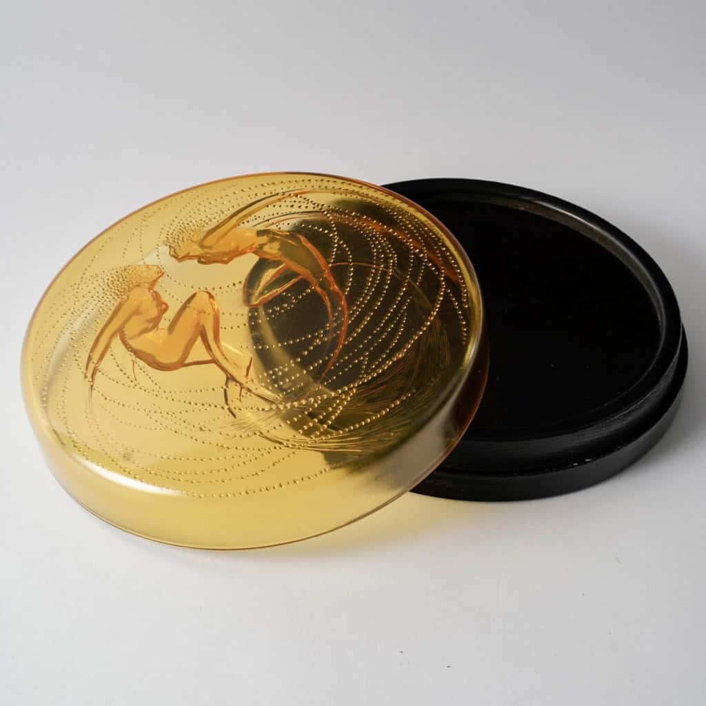 1921 René Lalique – Boîte Deux Sirènes Verre Orange Opalescent 5