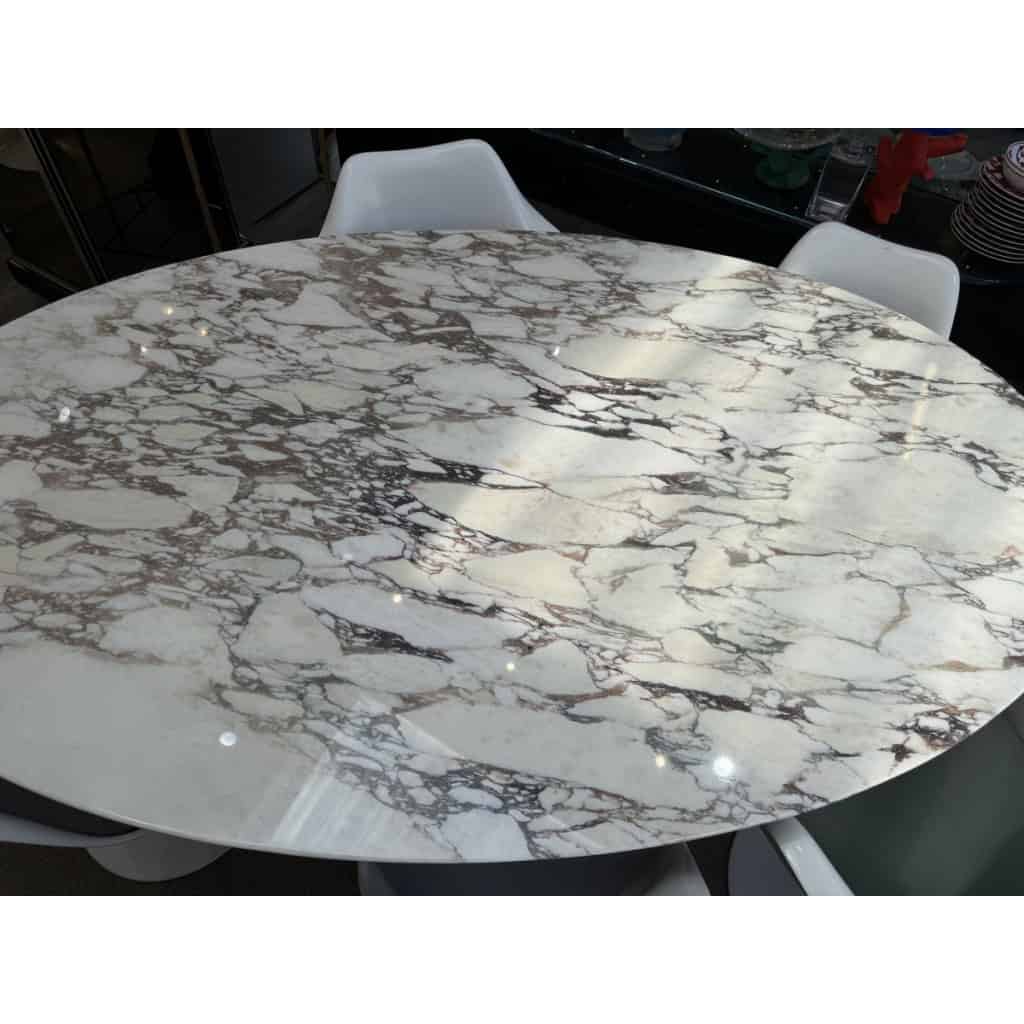 Eero Saarinen & Knoll: “Tulip” table, Calacatta 17 oval top