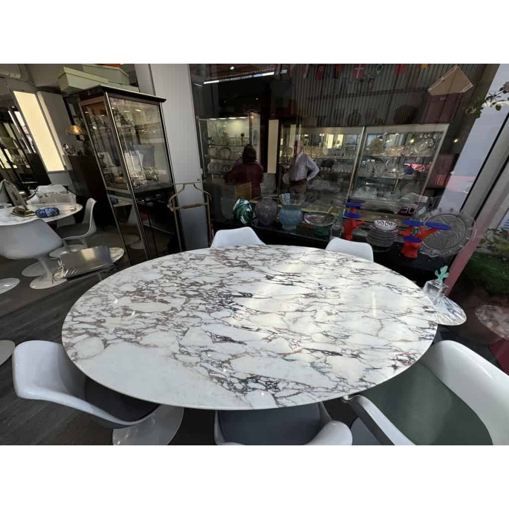 Eero Saarinen & Knoll: “Tulip” table, Calacatta 11 oval top