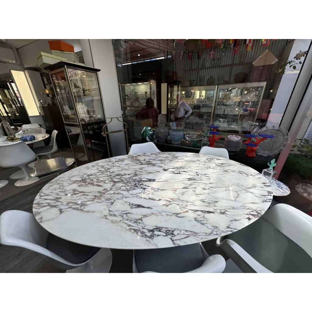 Eero Saarinen & Knoll: “Tulip” table, Calacatta 12 oval top