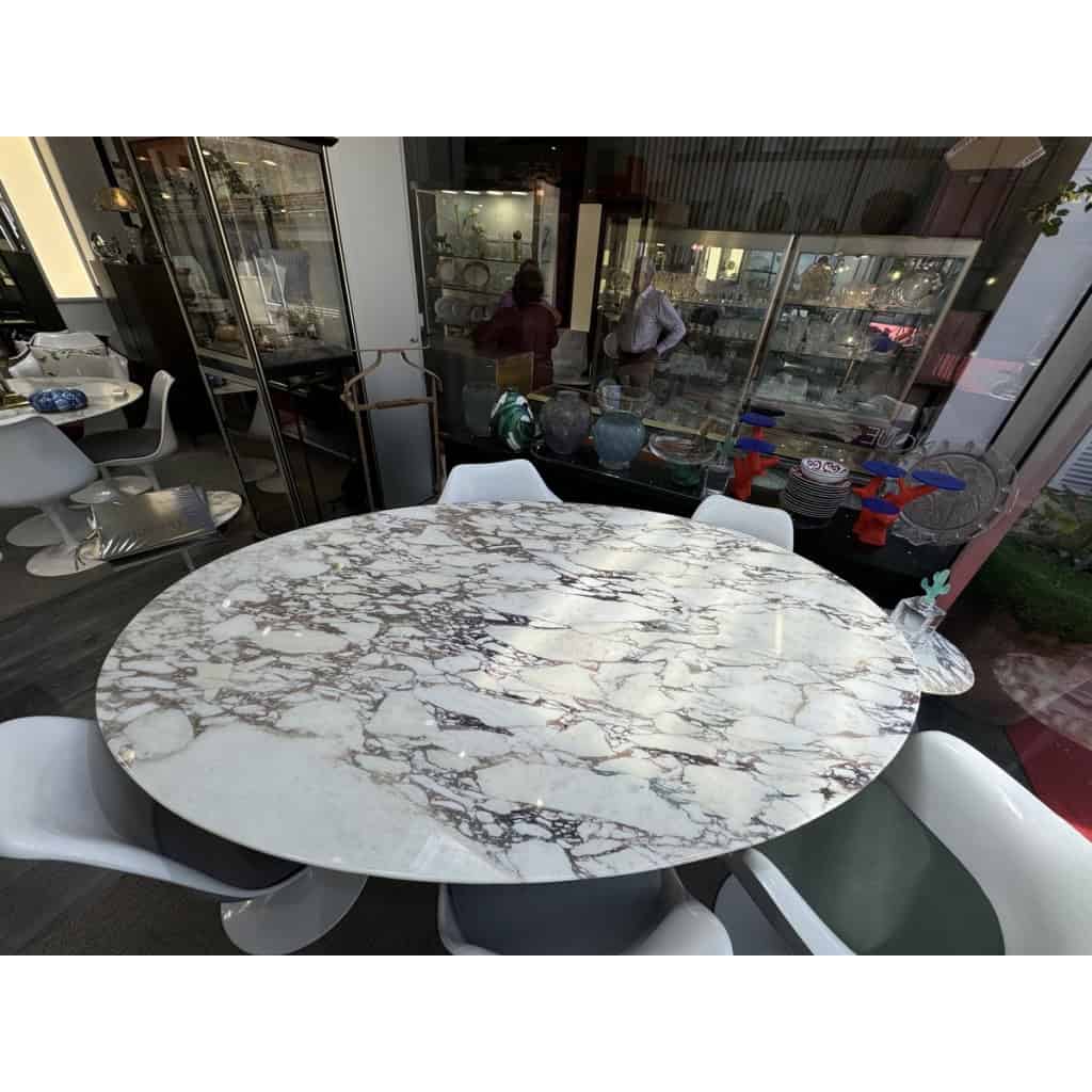Eero Saarinen & Knoll: “Tulip” table, Calacatta 13 oval top
