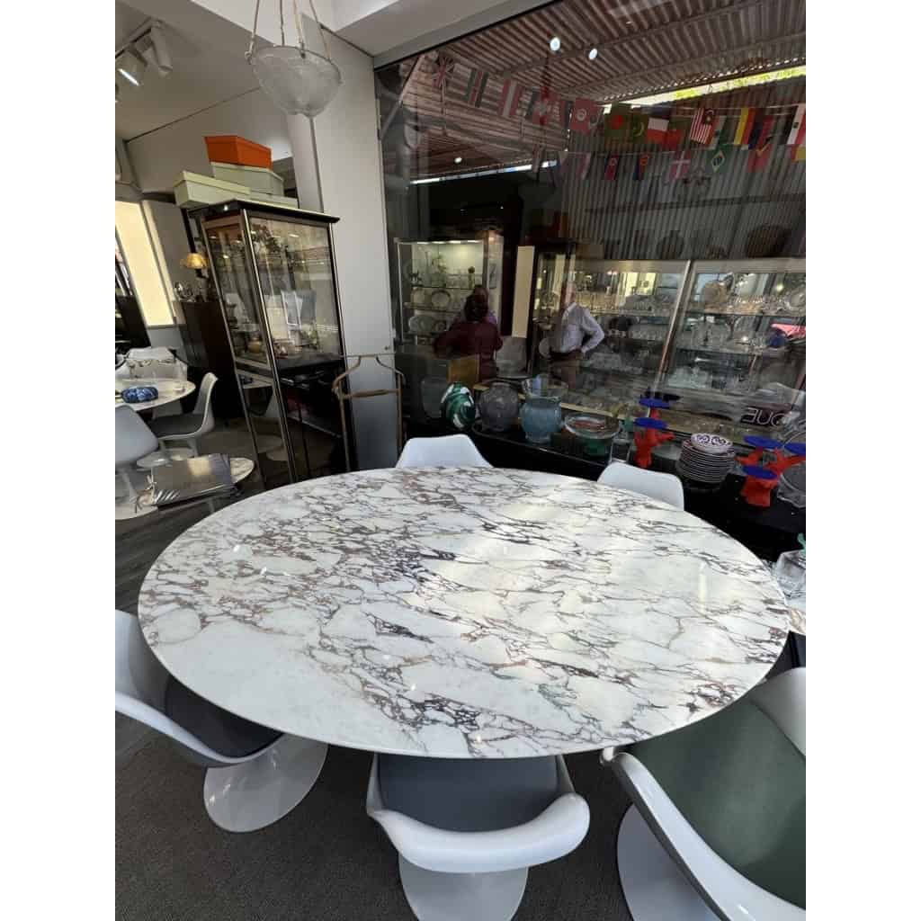 Eero Saarinen & Knoll: “Tulip” table, Calacatta 7 oval top