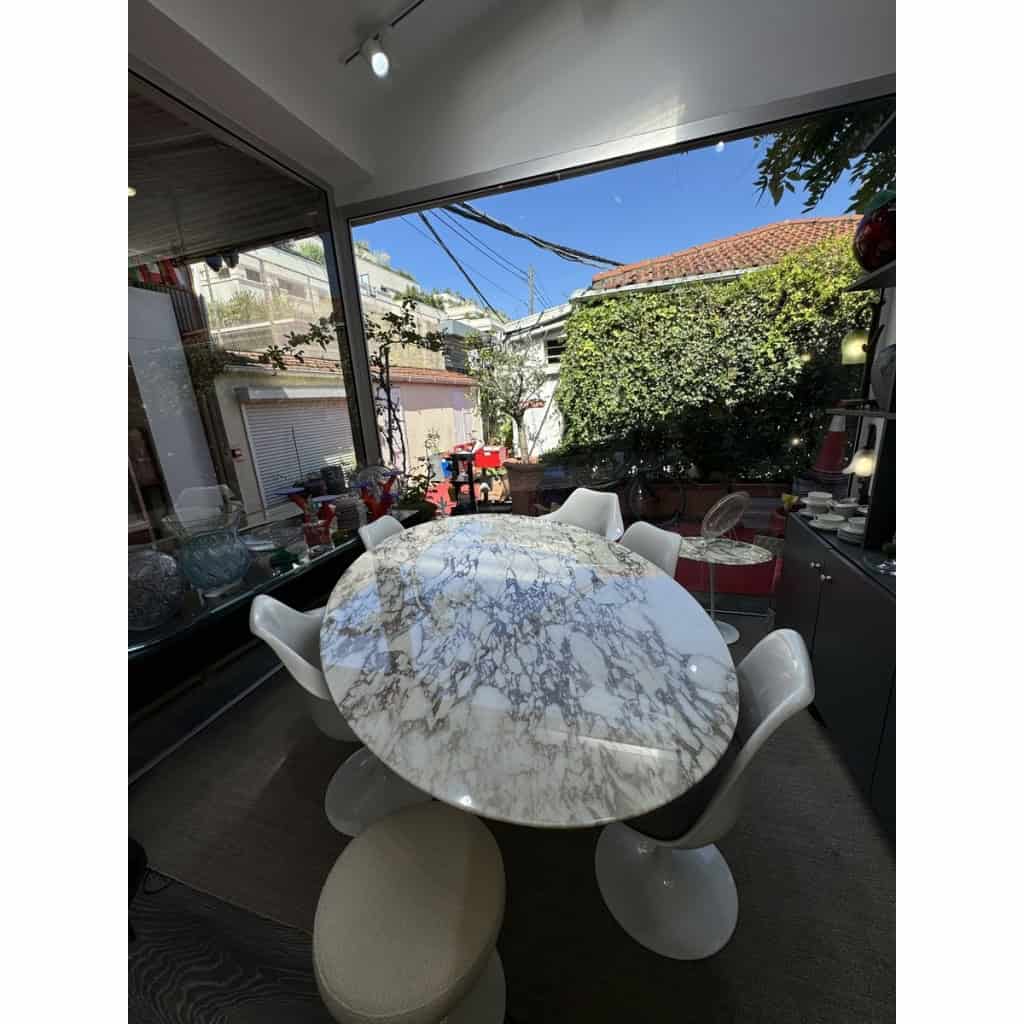 Eero Saarinen & Knoll: “Tulip” table, Calacatta 8 oval top