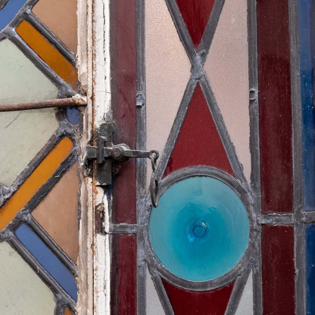 Geometric pattern stained glass window, fine XIXe, early 11th century XNUMX
