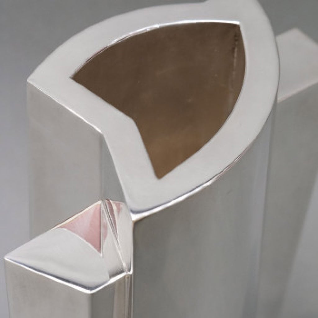 ORFEVRE GARRIDO – VASE CONSTRUCTIVISTE EN ARGENT – Circa 2004 10