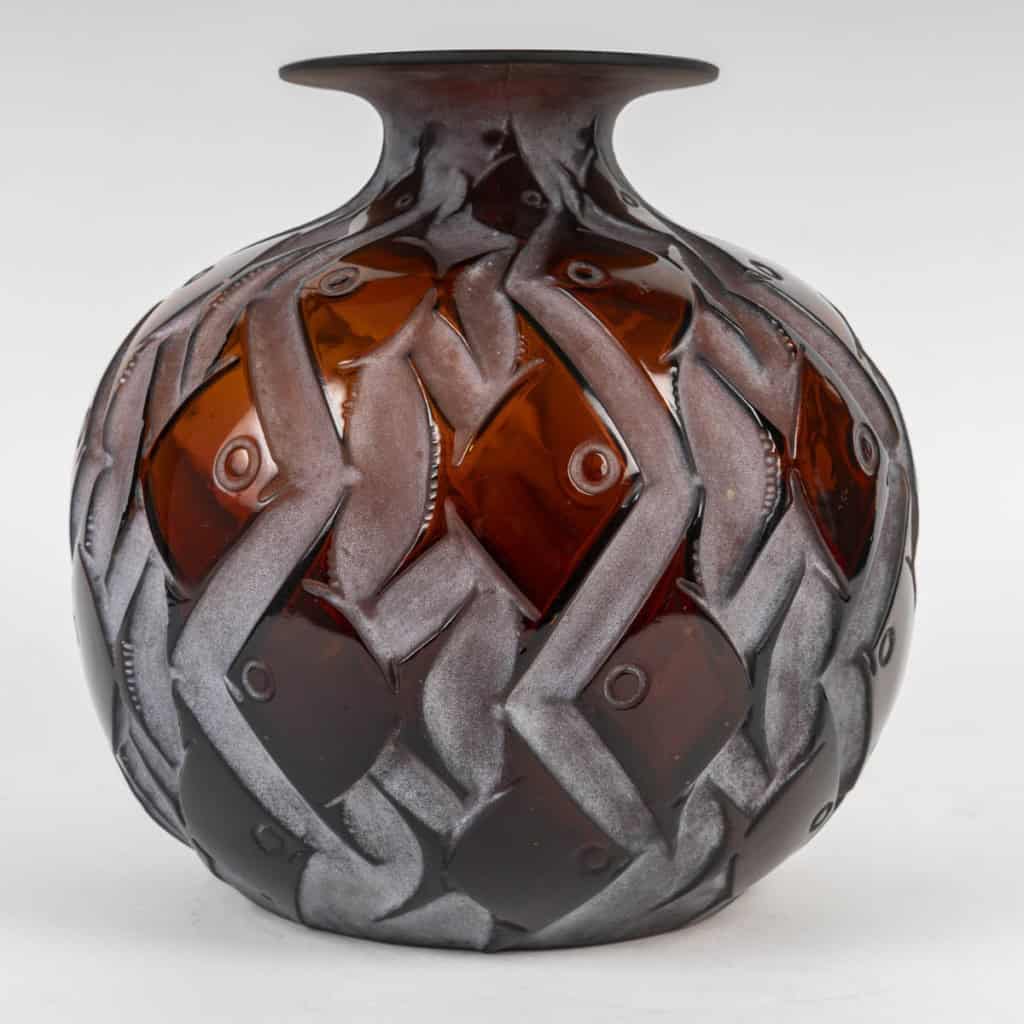 René Lalique, 1928 – Vase « Penthièvre » Teinté Ambre . 4