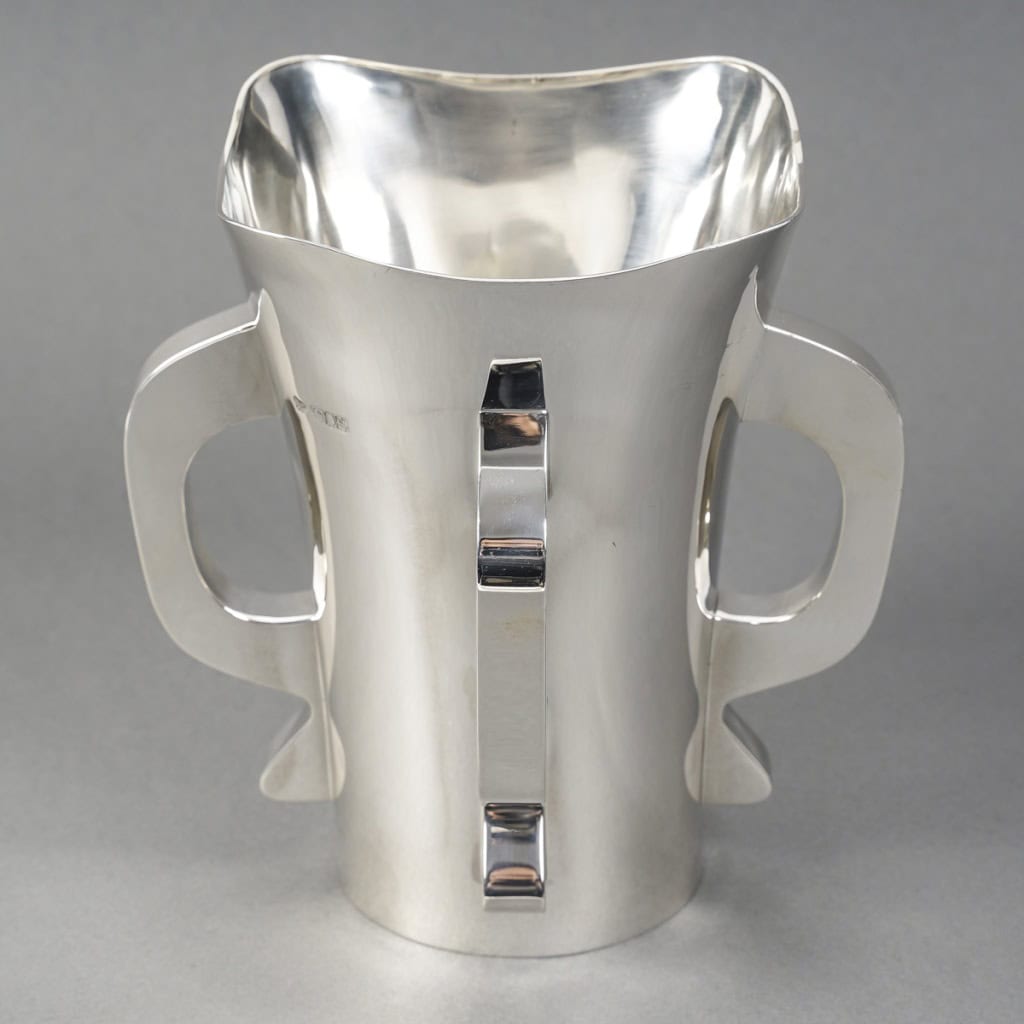 Orfèvre G & S. Ltd – VASE MODERNiSTE EN ARGENT MASSIF LONDRES 1916 18