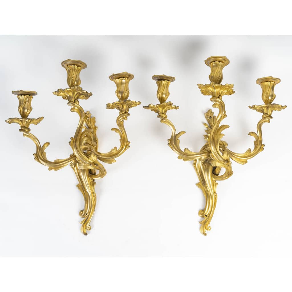 Pair of Louis XV style bronze wall lights. XIXth century 3