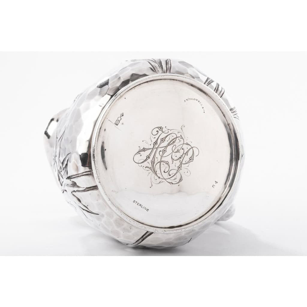 Goldsmith JE CALDWELL – Hammered solid silver pitcher 18th century XNUMX