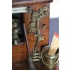 Boîte à cigares française du 19e siècle avec un chien en bronze dans sa niche. 23