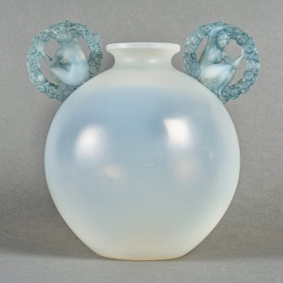 1926 René Lalique – Vase Ronsard Verre Opalescent Patiné Bleu