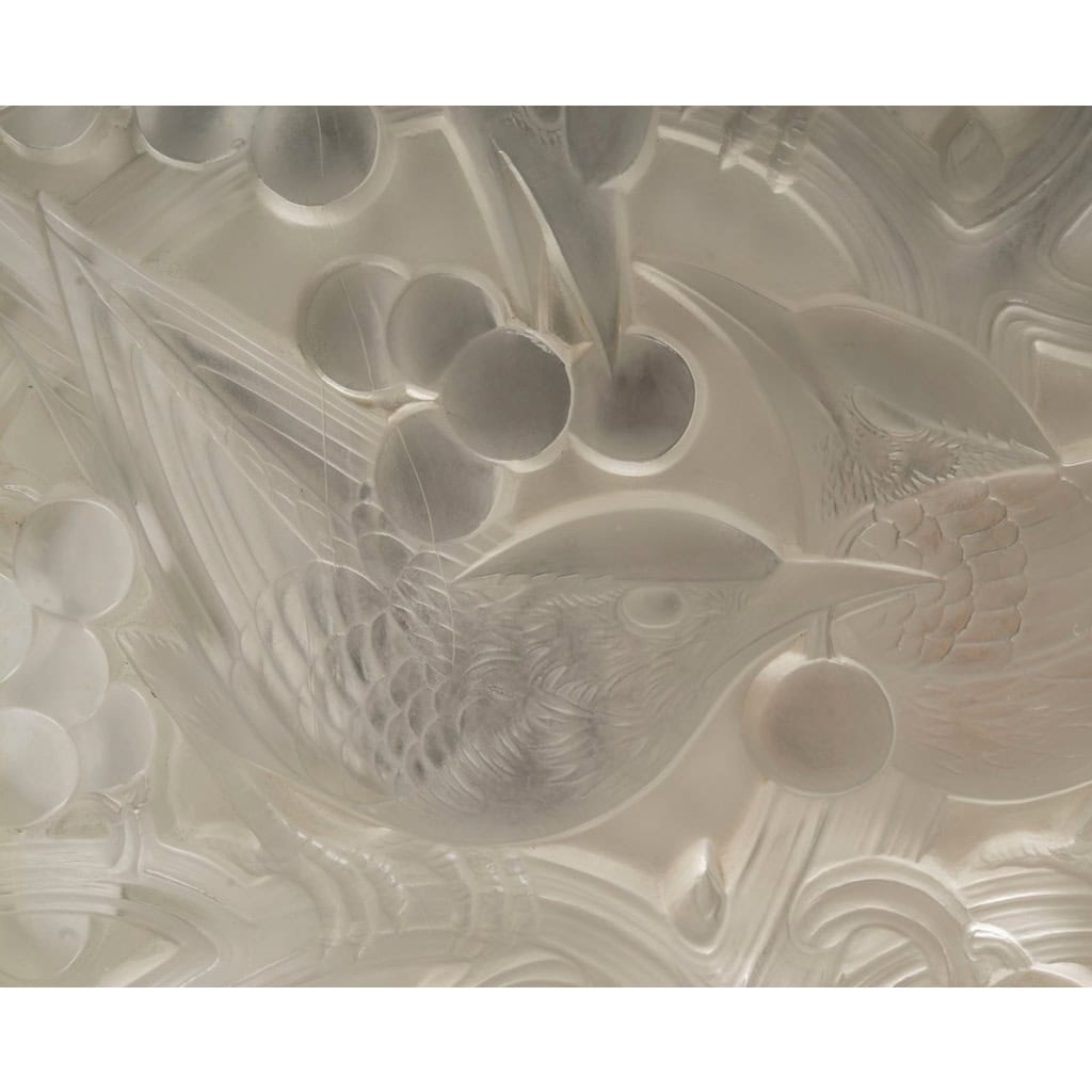 RENE LALIQUE PANNEAU DECORATIF ‘MERLES ET RAISINS’, MODELE CREE en 1928 6