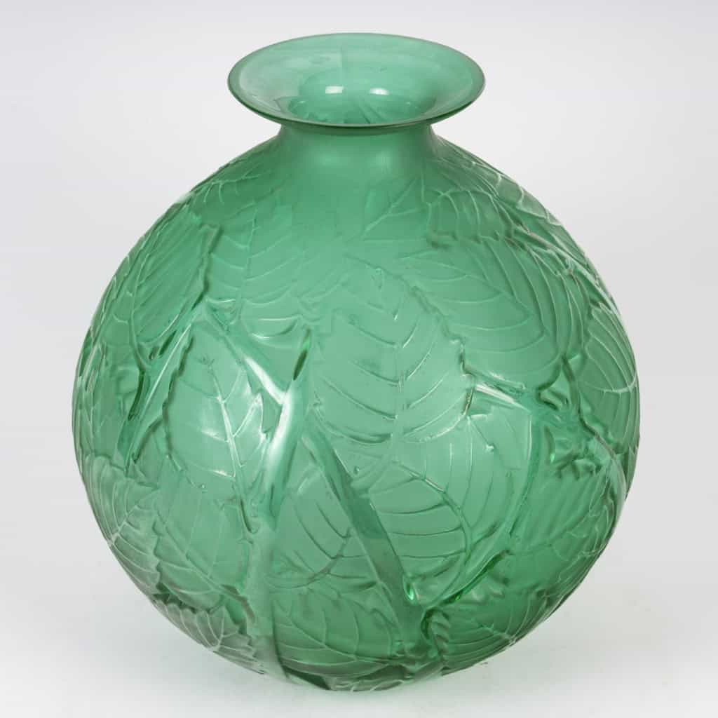 René LALIQUE -1929, Vase « Milan ». Epreuve en verre teinté vert 5