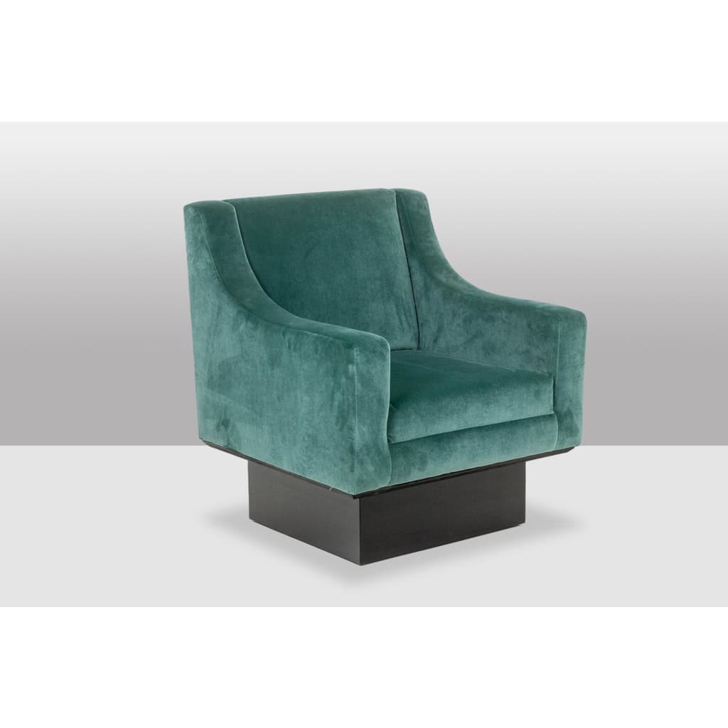Pair of "Club" armchairs, cubic shape. 1940s. LS44012009P 4