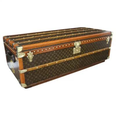 Grande malle Louis Vuitton cabine de 130 cm datant des années 1920-1930