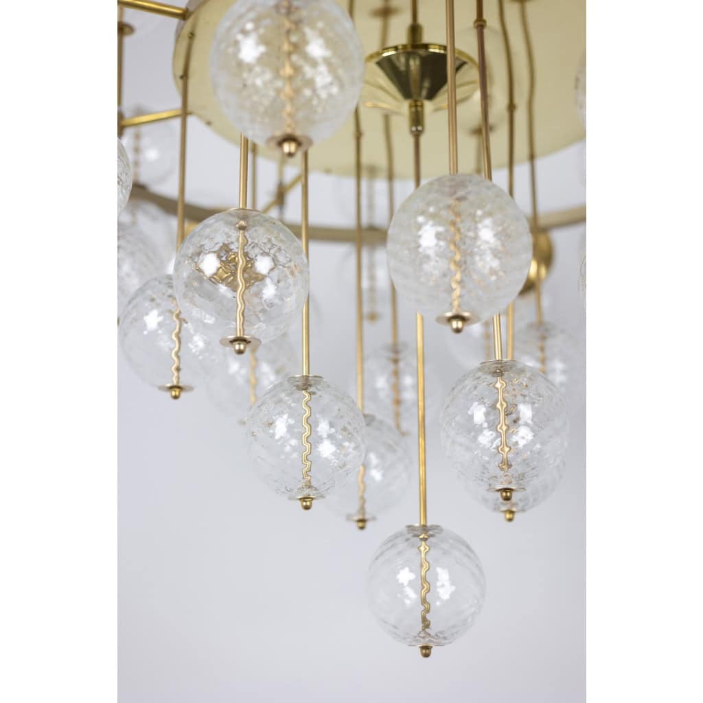 Grand lustre en laiton doré et boules décoratives. Années 1970. LS62621809P 7