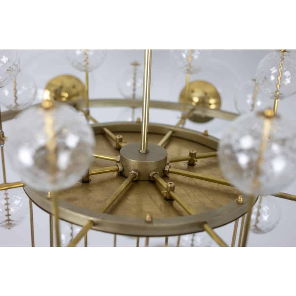 Grand lustre en laiton doré et boules décoratives. Années 1970. LS62621809P 8