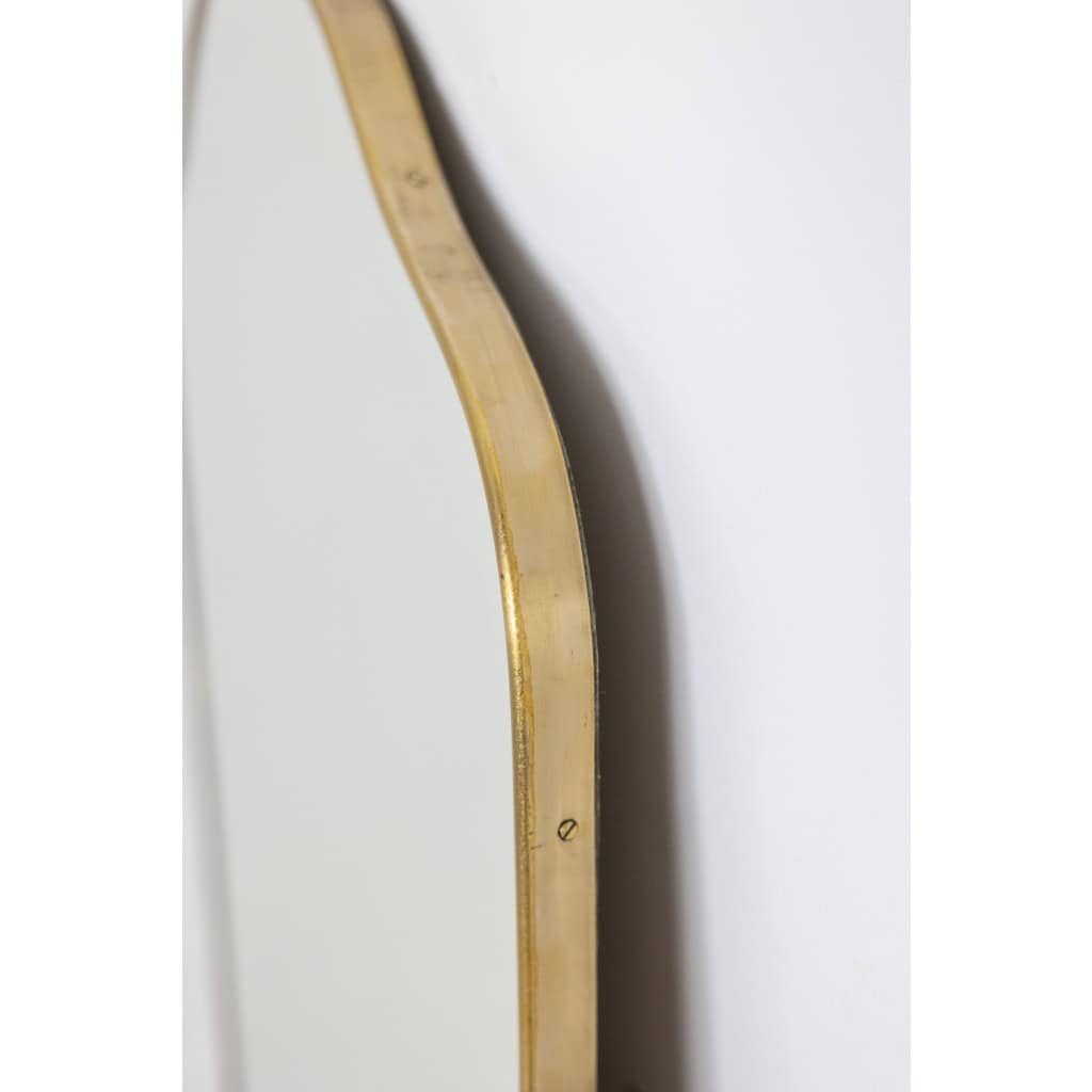 Paire de miroirs de forme « chapeau de gendarme ». Années 1970. LS62581108/2L 7