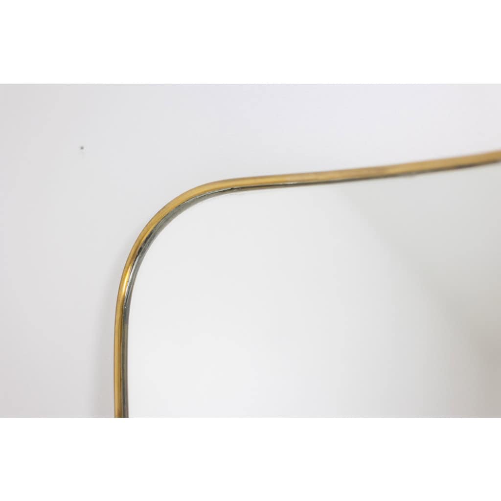 Miroir serti d’une baguette en laiton doré. Années 1970. LS6259459H 5