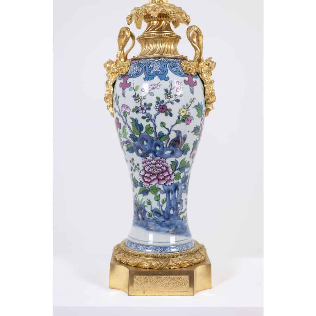Paire de lampes en porcelaine à décor de satyres en bronze. Circa 1880. LS62101239P 8
