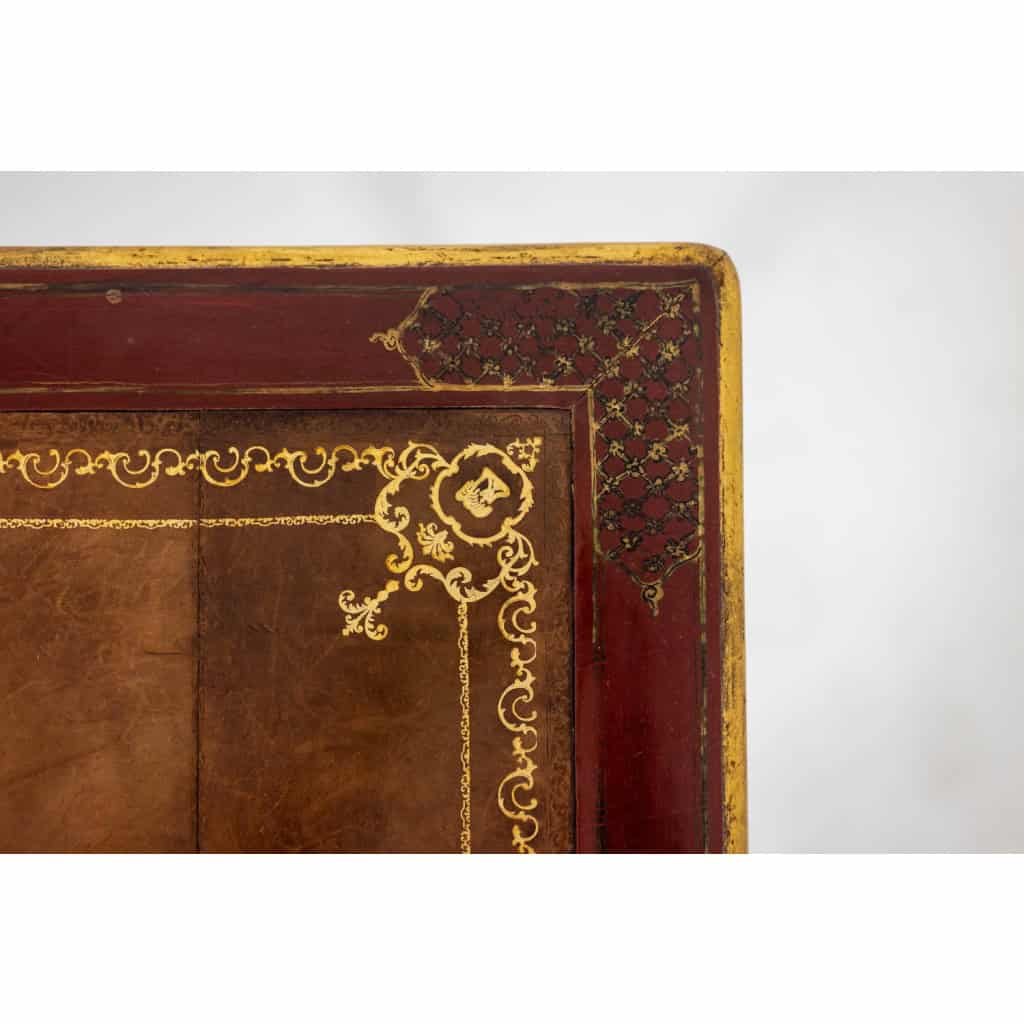 Bureau plat de style Louis XV à décor de scènes lacustres. Circa 1800. LS60861809U 11