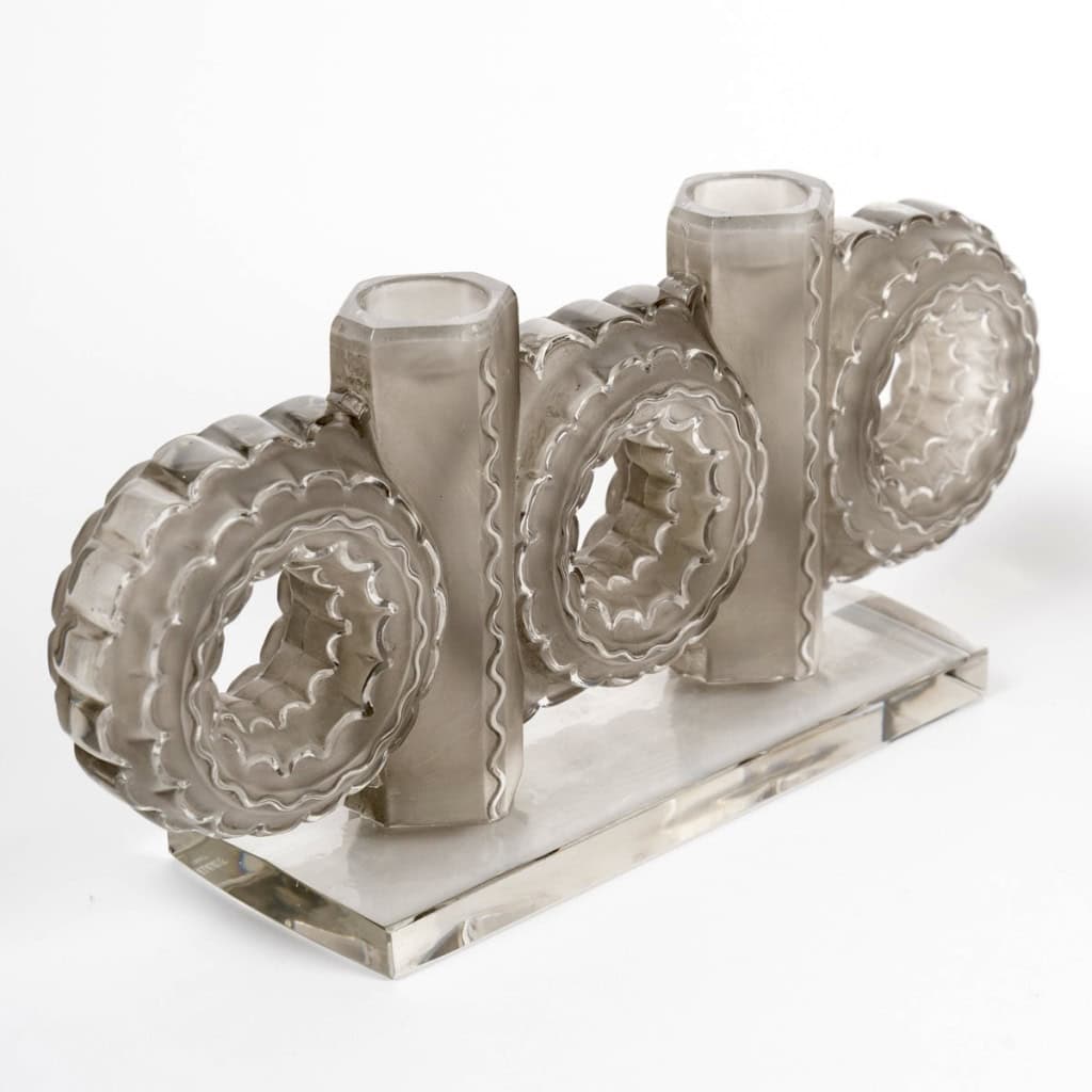 1944 René Lalique – Paire De Bougeoirs Art Deco Cluny Verre Blanc Patiné Gris 7