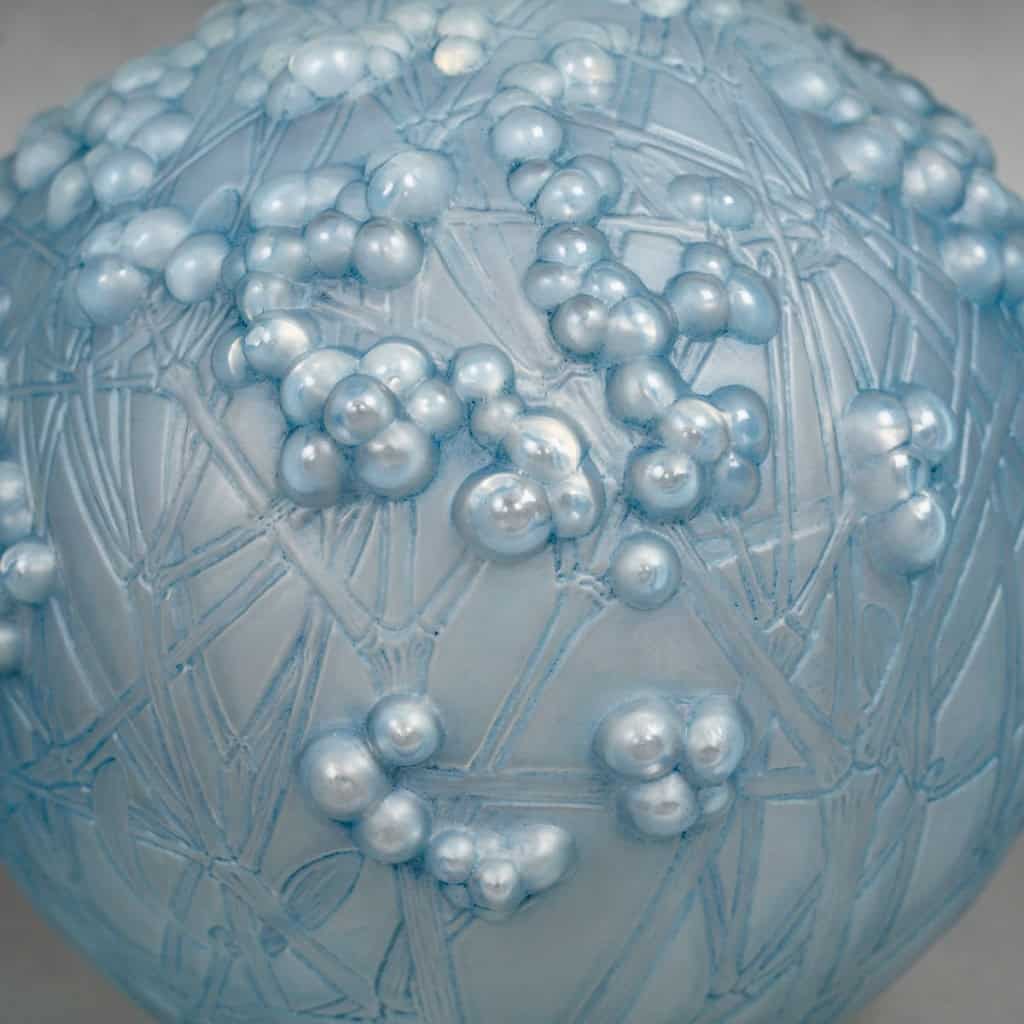 1924 René Lalique – Vase Druide Verre Opalescent Patiné Bleu 5