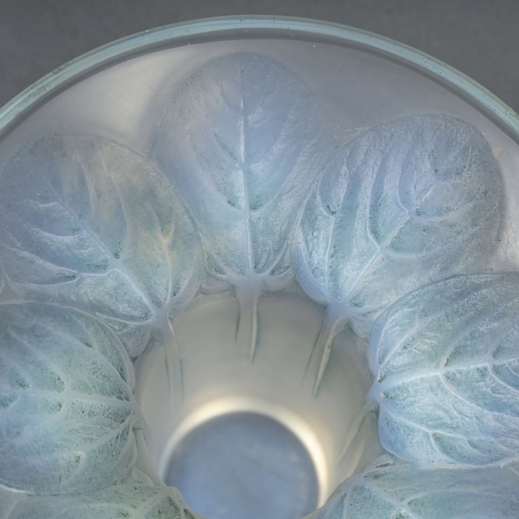 R.LALIQUE -1921 Vase Violettes Opalescent. 7