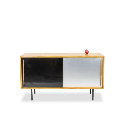 Buffet bas en frêne à portes coulissantes. Années 1960. LS61591108C 3