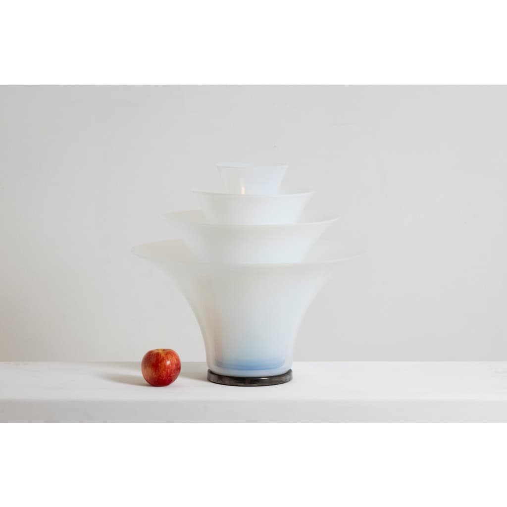 Lampe « pétales » en verre opalescent blanc et bleuté. 21e siècle.LS6409759B 4