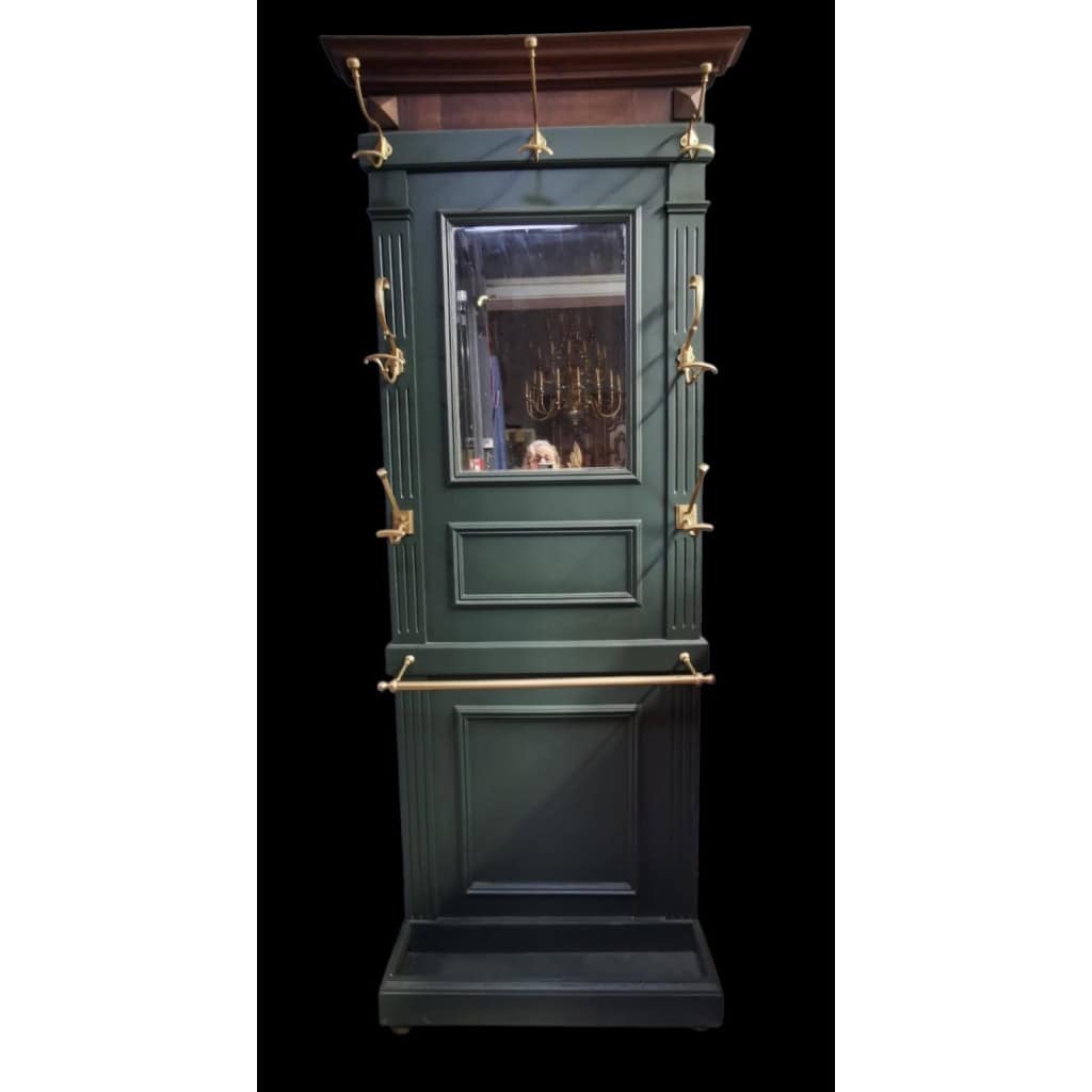 Vestiaire en placage de noyer peint en vert. 8